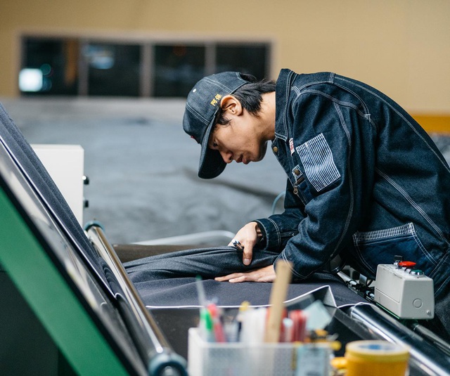 “Tốt gỗ, tốt cả nước sơn”, cứ chọn UNIQLO jeans thì lên đồ giản đơn vẫn style “ngút ngàn” - Ảnh 1.