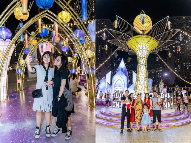 Người dân Thủ đô hào hứng check-in với cây đèn lồng Hoa Đăng lớn nhất Việt Nam - Ảnh 2.