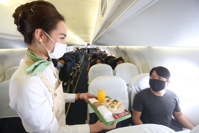 Khai trương bay Côn Đảo, Bamboo Airways tặng 1 tỷ đồng hỗ trợ hộ nghèo - Ảnh 3.