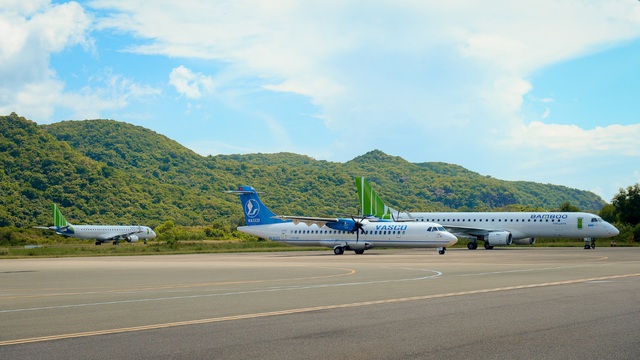 Khai trương bay Côn Đảo, Bamboo Airways tặng 1 tỷ đồng hỗ trợ hộ nghèo - Ảnh 4.
