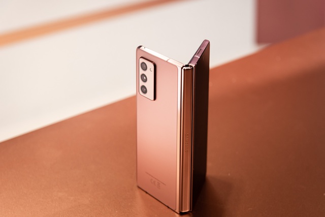 Samsung góp phần thúc đẩy thị trường smartphone nhờ công nghệ màn hình gập - Ảnh 1.
