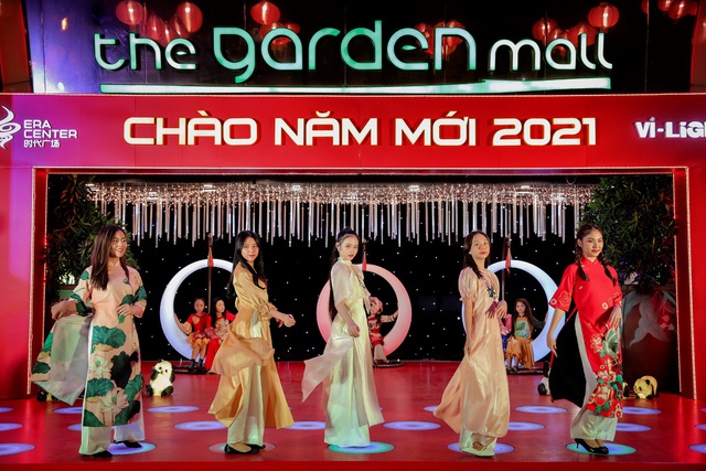 Ngất ngây với bữa tiệc âm thanh ánh sáng độc và lạ tại The Garden Mall - Ảnh 7.