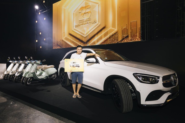 Trúng thưởng Mercedes, Honda CRV trong sự kiện 25 năm thành lập Van Phuc Group - Ảnh 2.
