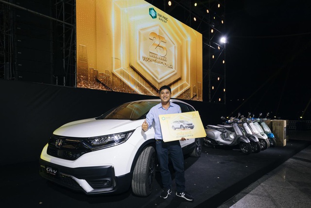 Trúng thưởng Mercedes, Honda CRV trong sự kiện 25 năm thành lập Van Phuc Group - Ảnh 3.