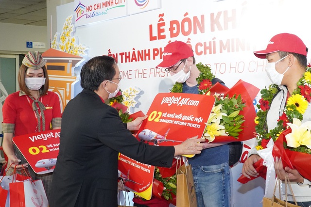 Vietjet đón chào những vị khách đầu tiên năm 2021 với nhiều bất ngờ thú vị - Ảnh 10.