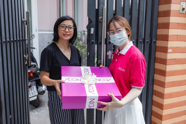 Chuyến hành trình trao quà đầy cảm xúc tới 500 khách hàng thành viên của AEON Việt Nam - Ảnh 3.