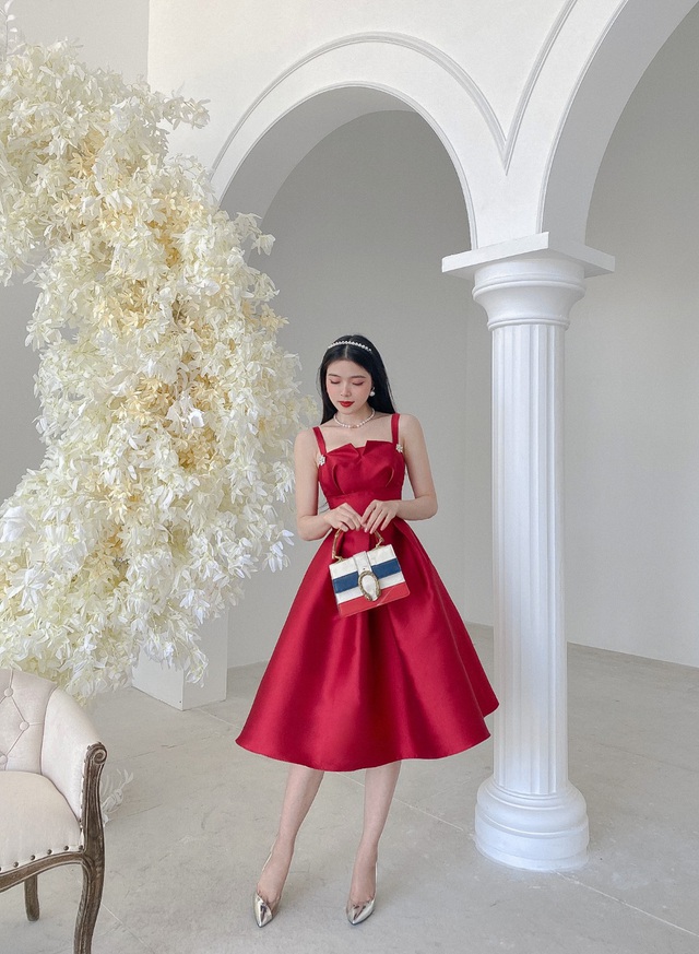Gợi ý 8 mẫu váy đỏ đẹp cực phẩm, biến nàng trở thành tiêu điểm từ tiệc tất niên cho tới buổi du xuân đầu năm - Ảnh 2.