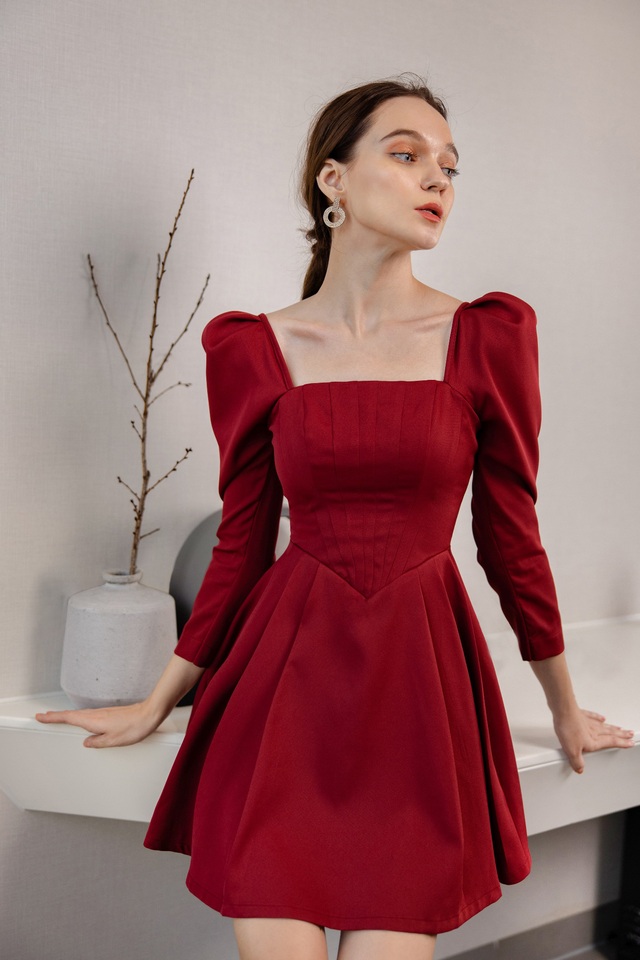 Gợi ý 8 mẫu váy đỏ đẹp cực phẩm, biến nàng trở thành tiêu điểm từ tiệc tất niên cho tới buổi du xuân đầu năm - Ảnh 3.