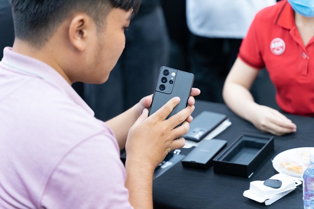 Trở thành nơi mở bán Galaxy S21 đầu tiên trên thế giới: Người dùng Việt Nam đang được Samsung ưu ái hết mực - Ảnh 4.