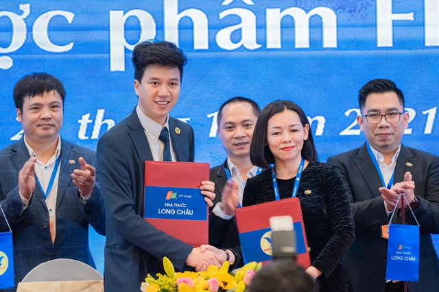 Nhà thuốc FPT Long Châu ký kết hợp tác chiến lược với MED Group - Ảnh 1.