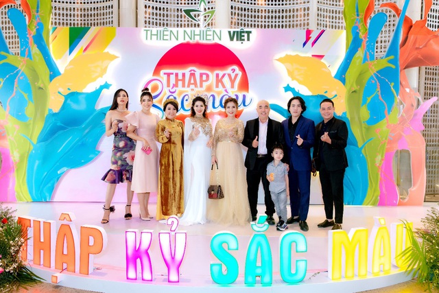 “Thập kỷ sắc màu” - Đêm đại tiệc hoành tráng, hội tụ nhiều nghệ sĩ nổi tiếng bậc nhất showbiz - Ảnh 1.