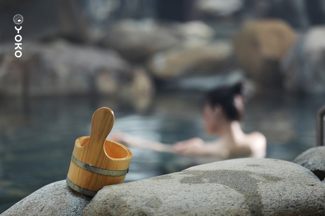 Yoko Onsen Quang Hanh đẹp lung linh trong MV của chàng trai công sở - Ảnh 2.