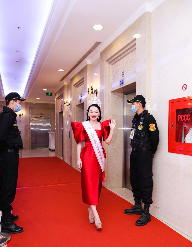 Tân Hoa hậu Vũ Thị Ngọc Anh ngồi ghế nóng Nữ hoàng Doanh nhân đất Việt 2021 - Ảnh 2.