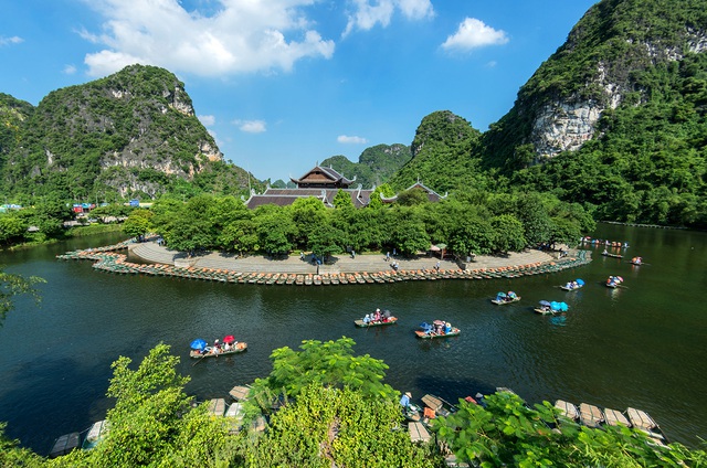 ‘Nóng’ du lịch tâm linh dịp cuối năm, Bamboo Airways tung ưu đãi Bay chung Giảm khủng - Ảnh 1.
