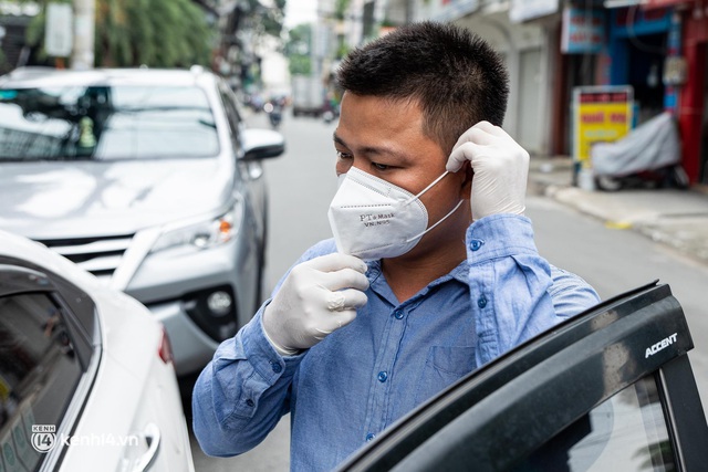 Sài Gòn nới lỏng giãn cách xã hội, bác tài phấn khởi ngày hoạt động trở lại với dịch vụ GrabCar Protect - Ảnh 6.