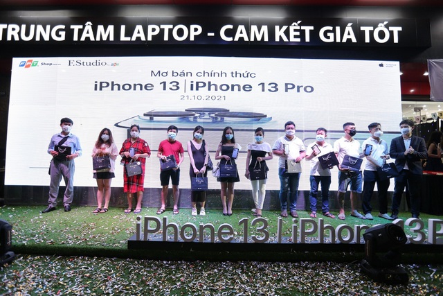 FPT Shop & F.Studio by FPT là chuỗi cửa hàng chính hãng tiên phong mở bán iPhone 13 series tại Việt Nam - Ảnh 1.