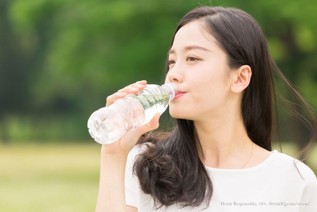 Chăm da bao công sức mà “đổ sông đổ bể” vì tiệc tùng tới bến, check ngay “công thức healthy” dưới đây! - Ảnh 2.