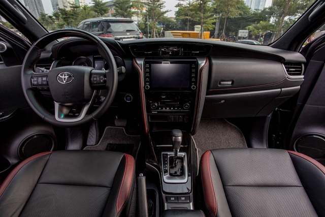 Toyota Fortuner Legender, lựa chọn phong cách cho doanh nhân trẻ - Ảnh 1.