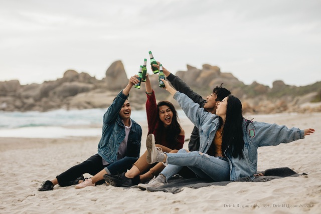 Sao cứ phải đụng tới rượu bia? Hãy áp dụng những mẹo sau để hòa nhập với môi trường mới - Ảnh 1.