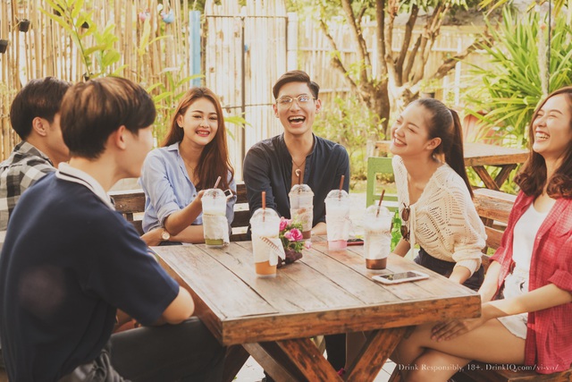 Sao cứ phải đụng tới rượu bia? Hãy áp dụng những mẹo sau để hòa nhập với môi trường mới - Ảnh 2.