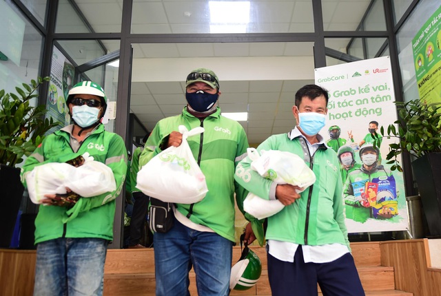 Bác tài công nghệ xúc động nhận túi quà nhu yếu phẩm: Niềm vui nhỏ, động lực lớn! - Ảnh 6.