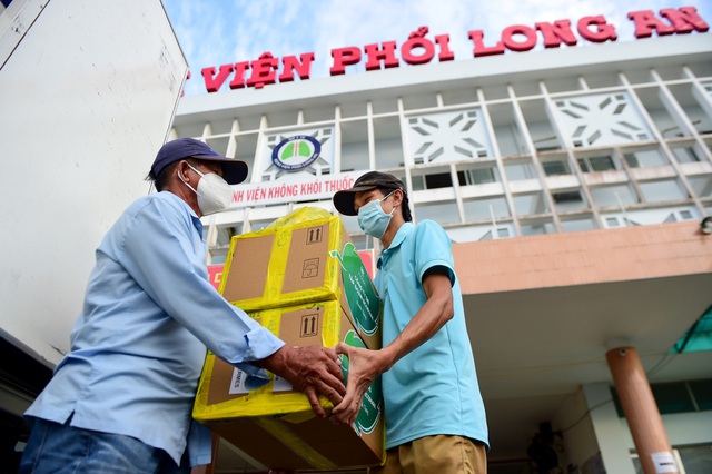 Thêm 1.1 triệu viên thuốc Molnupiravir điều trị Covid-19 được chuyển đến 17 tỉnh thành - Ảnh 2.