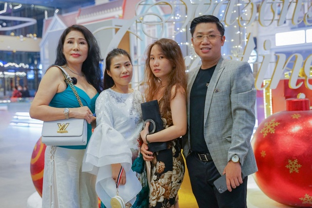 Giới tinh hoa Sài gòn hào hứng với chuỗi sự kiện đón Giáng sinh tại Novaland Gallery - Ảnh 8.