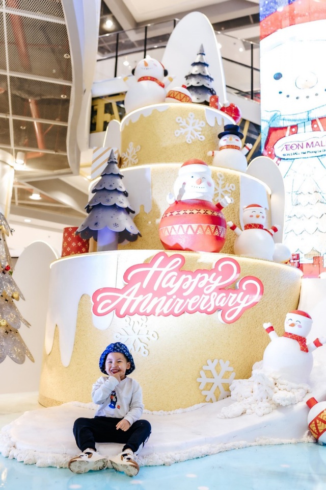 Người tuyết khổng lồ “hạ cánh” AEON MALL Hải Phòng Lê Chân đón Giáng sinh cùng thành phố Cảng - Ảnh 4.