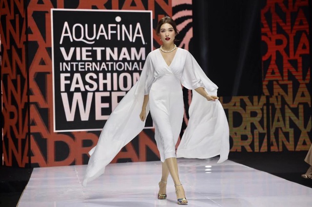 Thanh Hằng diễn mở màn Aquafina Tuần lễ Thời trang Quốc tế Việt Nam - Ảnh 5.