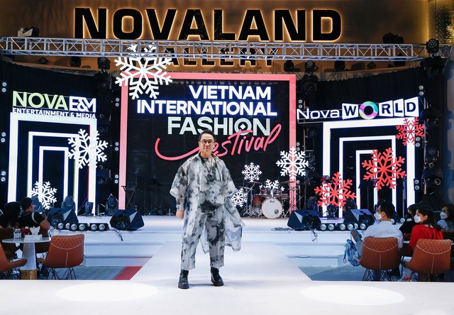 Thăng hoa cảm xúc với lễ hội thời trang quốc tế Việt Nam 2021 - Ảnh 3.