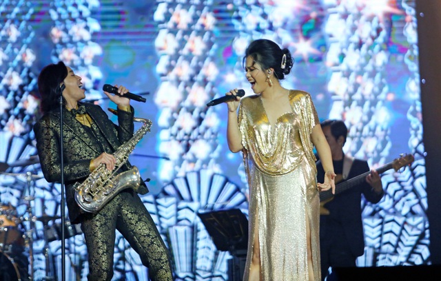 Việt Hương chu đáo chăm lo cho ông xã Hoài Phương trong lần đầu làm live concert - Ảnh 9.