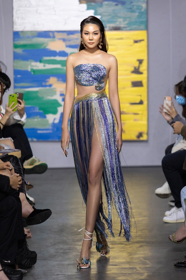 Thương hiệu giày đứng sau sự thành công của những bộ sưu tập thời trang Việt thời gian qua - Ảnh 2.