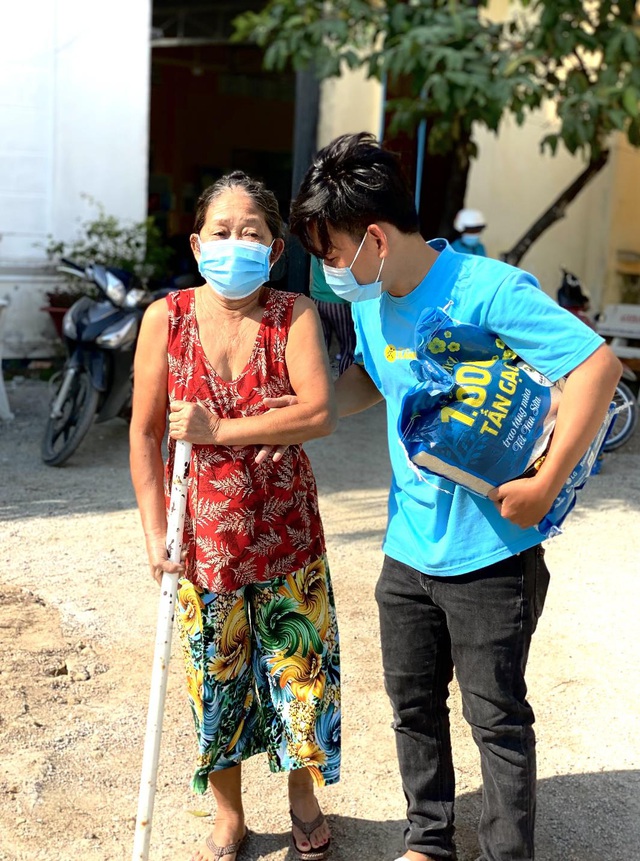 Tết Sẻ Chia 2021: Niềm vui nhận gạo hòa chung niềm vui đón Tết - Ảnh 5.