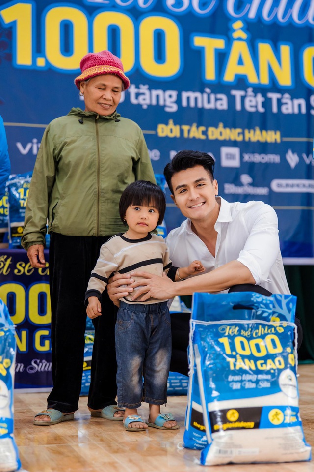 Tết Sẻ Chia 2021: Niềm vui nhận gạo hòa chung niềm vui đón Tết - Ảnh 6.