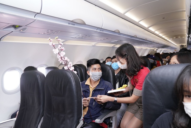 Điều bất ngờ Vietjet dành tặng khách hàng chọn bay an toàn ngày 23 tháng Chạp - Ảnh 3.