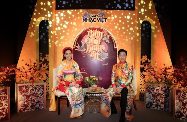 Bùi Anh Tuấn hát cùng Quán quân King of Rap, Hòa Minzy nhận Lăng LD làm em trai trong Gala Nhạc Việt 15 - Ảnh 1.