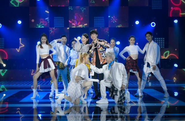 Bùi Anh Tuấn hát cùng Quán quân King of Rap, Hòa Minzy nhận Lăng LD làm em trai trong Gala Nhạc Việt 15 - Ảnh 8.