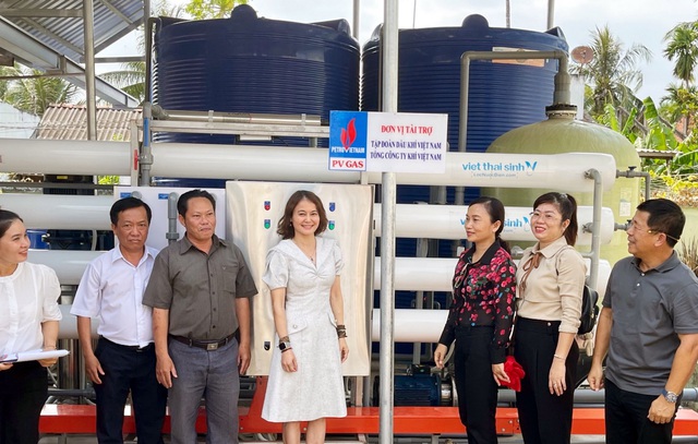 PV GAS trao tặng thêm 2 hệ thống lọc nước ngọt tại Bến Tre - Ảnh 2.