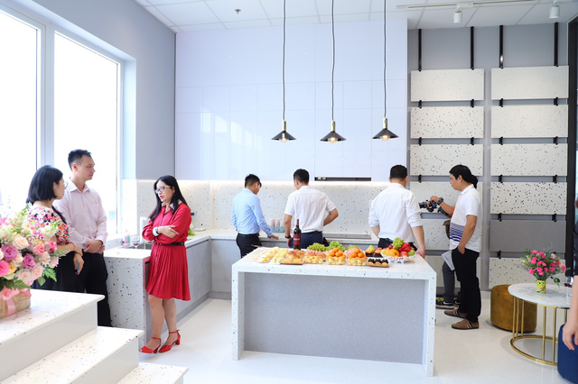 Khang Minh Group (GKM) và tham vọng mở rộng thị trường với showroom Conslab thạch anh thứ 2 - Ảnh 2.