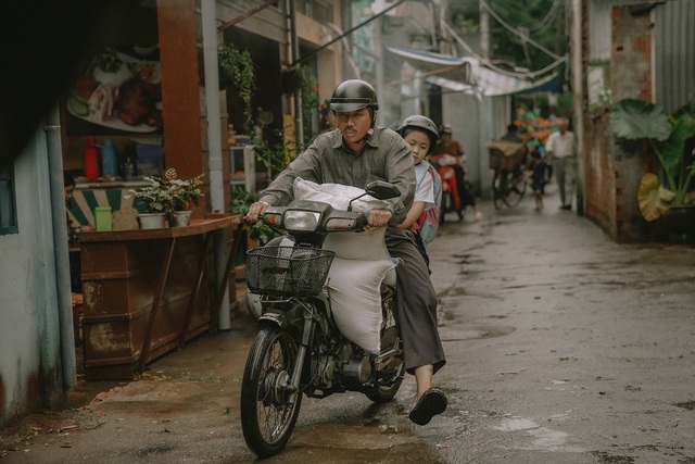 “Bố Già” của Trấn Thành - Phiên bản gà trống nuôi con tưởng chẳng có gì mới lạ nhưng lại đặc biệt nhất màn ảnh Việt - Ảnh 5.
