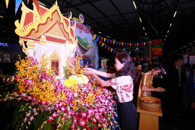 Lễ hội “Vui Tết Songkran” tại MM Mega Market: Trải nghiệm văn hóa và hàng hóa Thái Lan - Ảnh 2.