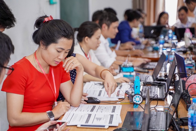 STEAM for Vietnam và VinUni tổ chức khóa học về Robotics cho học sinh THPT - Ảnh 2.