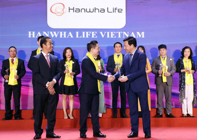 Hanwha Life Việt Nam vinh dự nhận giải thưởng Rồng Vàng 2021 - Ảnh 1.