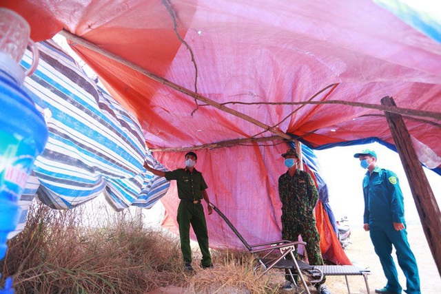 UNIBEN trao tặng 15.000 phần quà cho bộ đội biên phòng Tây Ninh chống COVID-19 nơi biên giới - Ảnh 1.