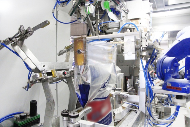 Doanh nghiệp việt đẩy mạnh ứng dụng robot đóng bao tự động vào quy trình sản xuất - Ảnh 1.