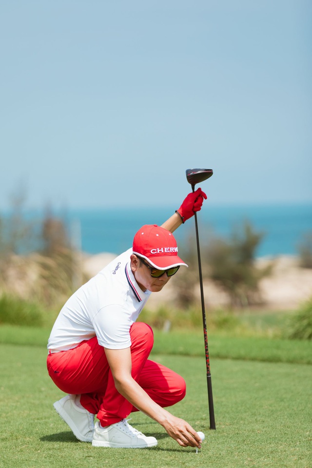 Lưu Hương Giang, Hồ Hoài Anh gợi ý phong cách golf dành cho doanh nhân - Ảnh 2.