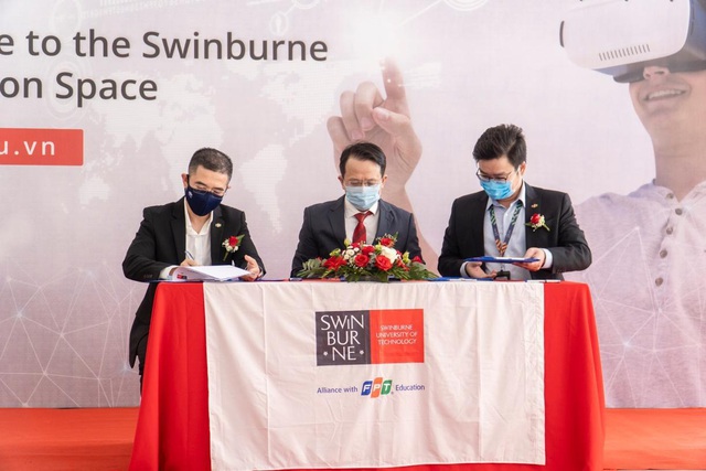 Swinburne Việt Nam khai trương trung tâm sáng tạo kết nối doanh nghiệp - Ảnh 1.