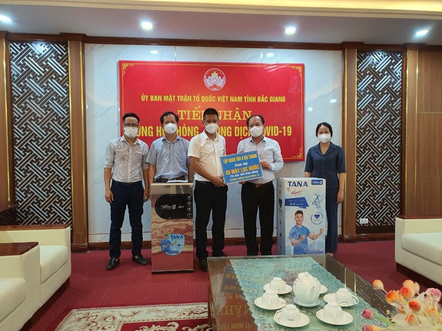Tân Á Đại Thành tặng máy lọc nước cho bệnh viện dã chiến Bắc Giang, Bắc Ninh - Ảnh 1.