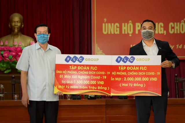 FLC tiếp tục ủng hộ Quảng Bình 4 tỷ đồng tiền mặt phòng chống Covid - 19 - Ảnh 1.