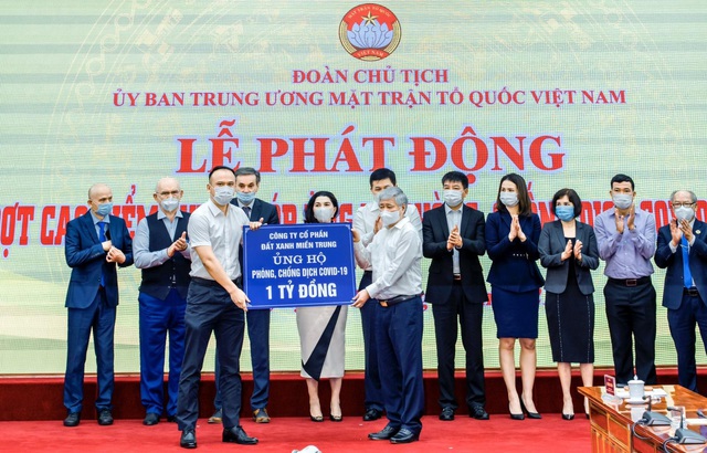 Đất Xanh Miền Trung hỗ trợ Quảng Bình 1 tỷ đồng, nâng tổng số tiền ủng hộ quỹ vaccine lên 2 tỷ đồng - Ảnh 1.